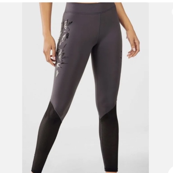 FABLETICS MID RISE ULTRA COOL FLORAL 7/8 LEGGINGS - Picture 2 of 5